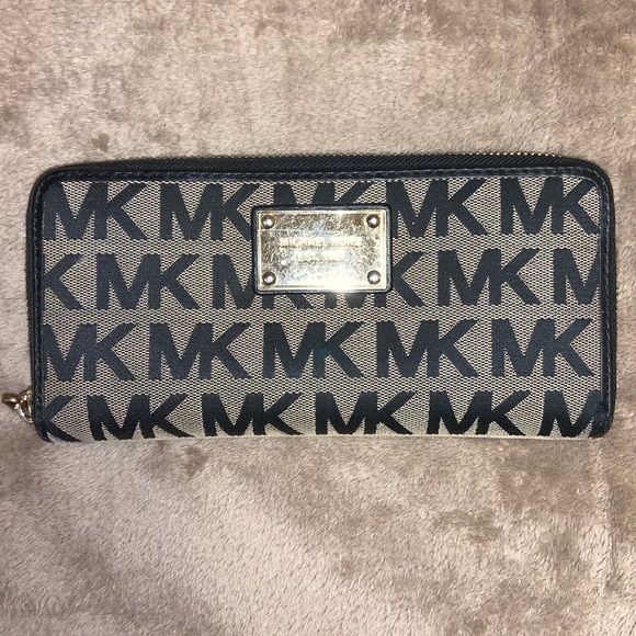 Michael Kors Handbags - Michael Kors Wallet